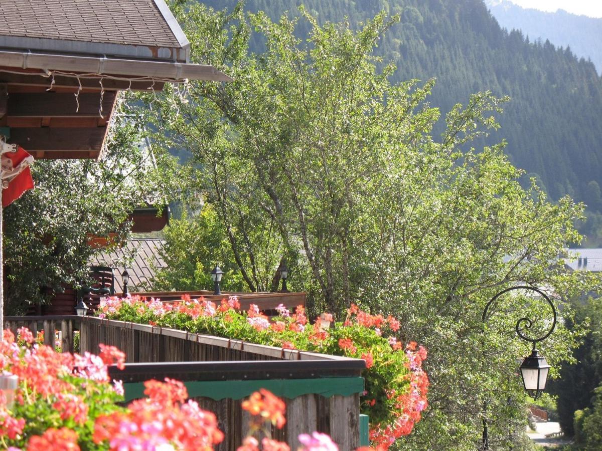 Hotel Les Triolets Chatel Exterior photo