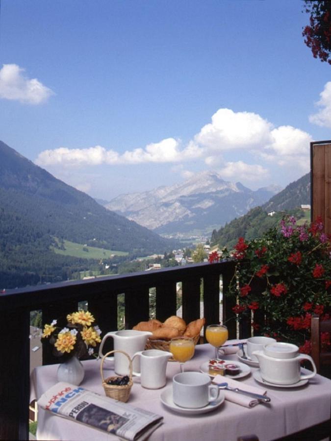 Hotel Les Triolets Chatel Exterior photo